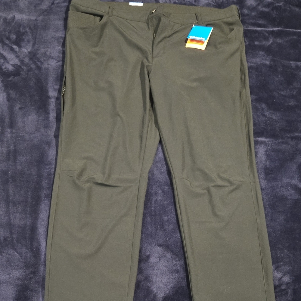 Columbia Men's Dark Olive Chinos
